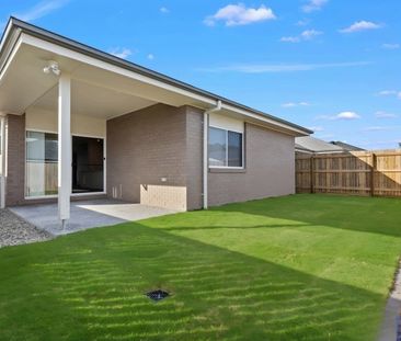 13 Packenham Street, Burpengary East QLD 4505 - House For Rent | Do... - Photo 5