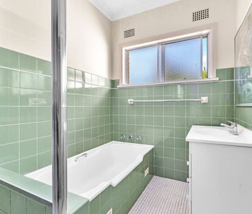 Self contained in-law or guest accommodation, great location! - Photo 5