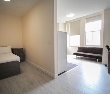 Studio to rent - Photo 1