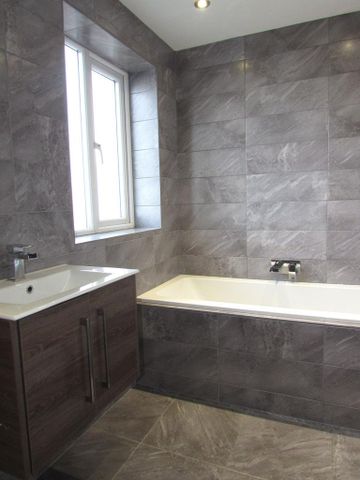 3 bedroom end of terrace house to rent - Photo 4