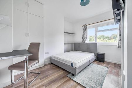 6 bedroom semi-detached house to rent - Photo 4