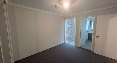 BRAND-NEW & COSY PROPERTY with EASY ACCESS to all AMENITIES! Rossmoyne School Zone! - Photo 4