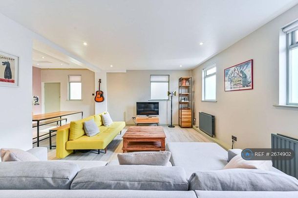 3 bedroom semi-detached house to rent - Photo 1