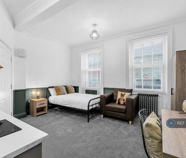 Studio to rent - Photo 5