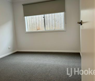 New, Modern, Three Bedroom Home! - Photo 3