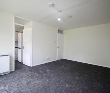 2 Bedroom Flat - Purpose Built To Let - Photo 1