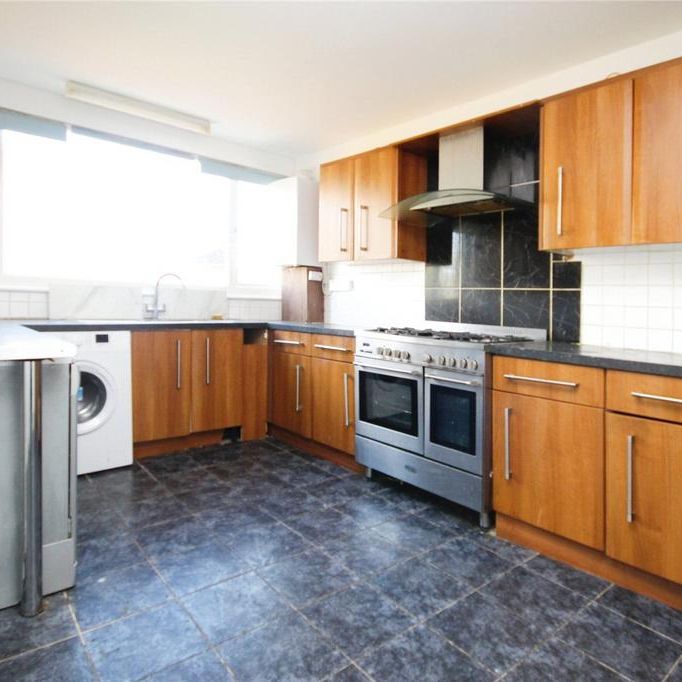 3 bedroom end of terrace house to rent - Photo 1