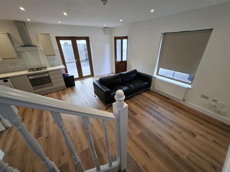 Fanny Street, Cardiff - Photo 3