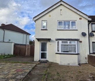 R2 - Stoneleigh Avenue, Enfield EN1 4HH, Property for rent - Photo 3
