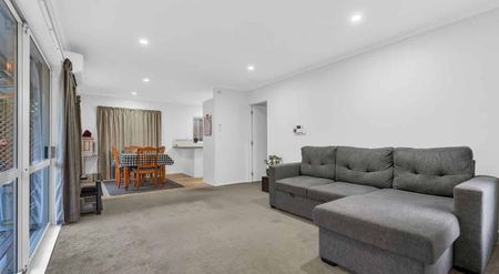 Awesome location in blockhouseBay! - Photo 5