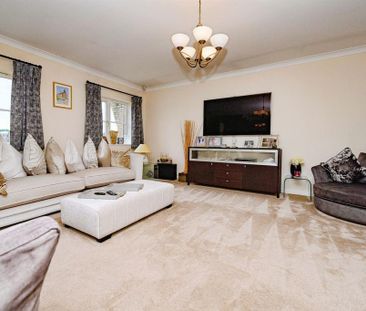 3 bedroom flat to rent - Photo 4