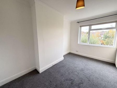 4 bedroom semi-detached house to rent - Photo 4