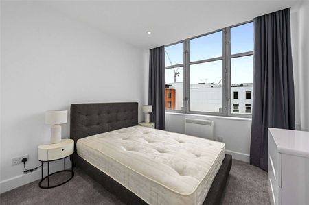 A newly refurbished two bedroom apartment in a convenient City location - Photo 4