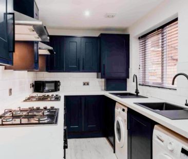 6 Beds 5 Baths - Photo 3