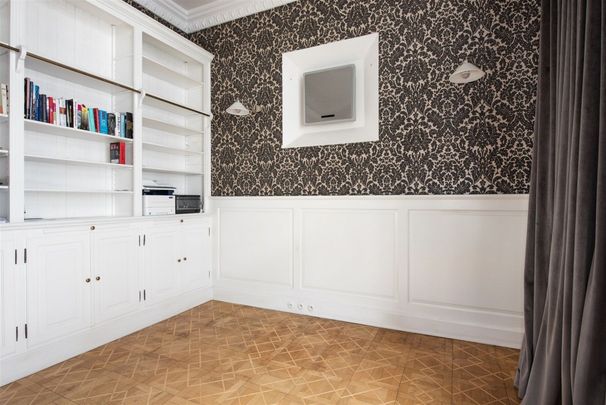 Niepowtarzalny apartament w historycznej kamienicy - Photo 1