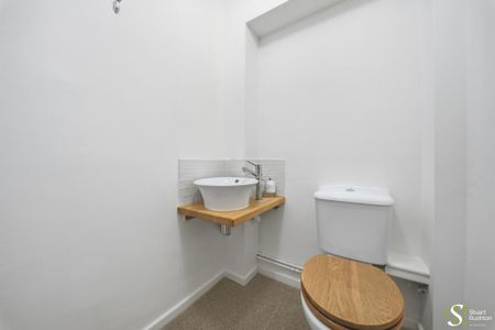 4 bedroom detached house to rent - Photo 4