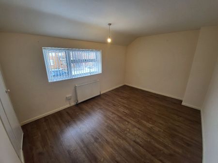 3 bedroom Terraced for rent - Photo 5