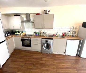 4 bedroom terraced house to rent - Photo 4