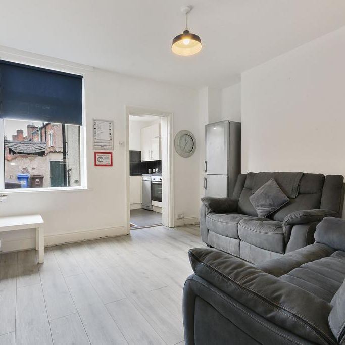 1 bedroom in a house share to rent - Photo 1