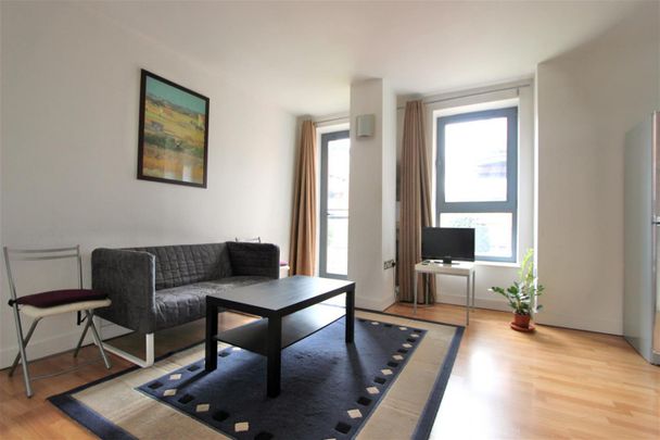 1 bedroom Flat To Let - Photo 1