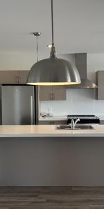 WOW**Baisse de prix **GRAND 4 1/2 ALOUER LIBRE IMMÉDIATEMENT INCLUS 5 ÉLECTRO - Photo 3