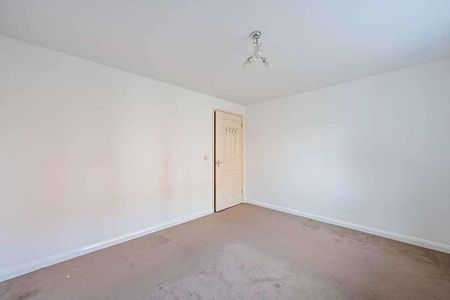 Albatross Close, Beckton, E6 - Photo 4