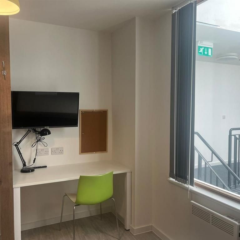 1 bedroom private hall to rent - Photo 1