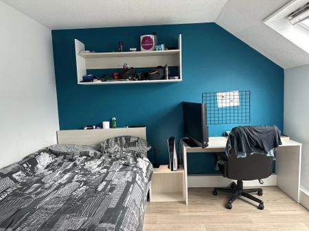 Five Bed Bronze - Photo 5