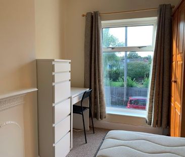 1 bedroom in a house share to rent - Photo 2