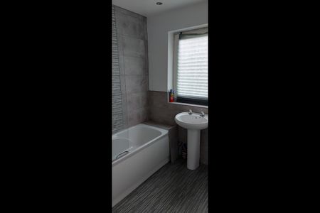 3 Bed Semi-Detached House, Carron Avenue, M9 - Photo 4