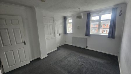 2 bedroom semi-detached house to rent - Photo 3