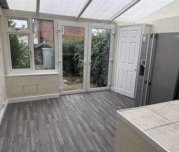 4 bedroom semi-detached house to rent - Photo 1