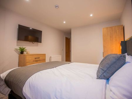 Double Ensuite Room in Luxury Modern HMO in Gladys Avenue, North End Portsmouth. Room 2 - Photo 4
