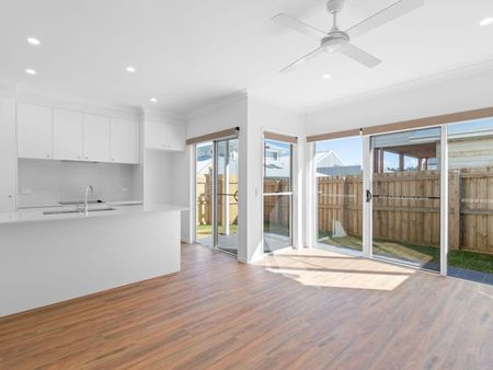 Bright and Modern Townhouse Moments from Bangalow Village - Photo 3