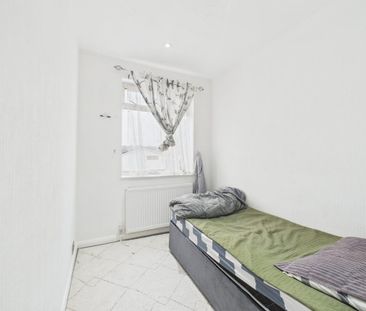 3 bedroom semi-detached house to rent - Photo 6