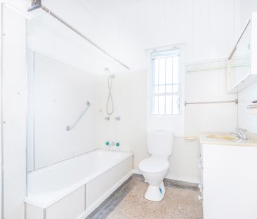 32 Alice Street, Clontarf QLD 4019 - House For Rent | Domain - Photo 3