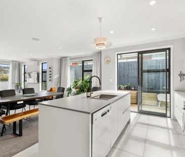 Bright & Modern Family Living in the Heart of Kumeu - Photo 4