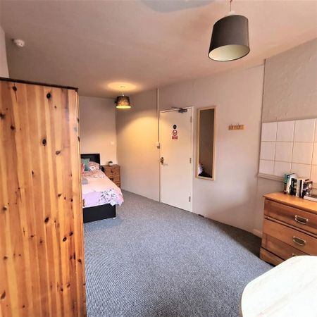 1 bedroom in a house share to rent - Photo 3