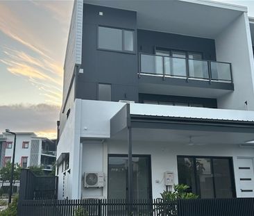 Brand new 3 bedroom townhouse with luxury living in Delta Hope Island - Photo 2
