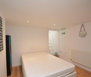 1 bedroom in a house share to rent - Photo 2