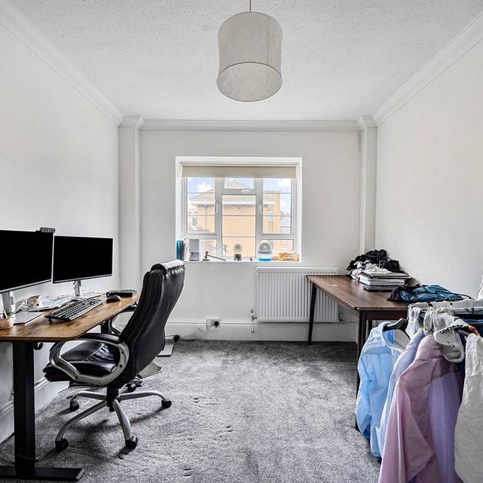 3 bedroom flat to rent - Photo 1