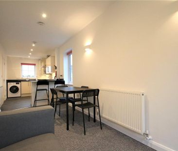 4 bedroom semi-detached house to rent - Photo 2