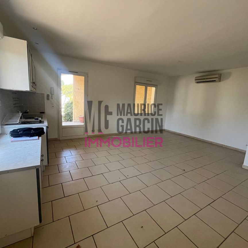 A LOUER - HANGAR 100m² AVEC LOGEMENT DE FONCTION T2 50.56m² - Photo 1