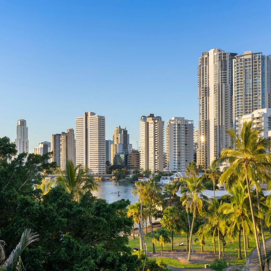 Stylish, Fully-Furnished Apartment in the Heart of Surfers Paradise - Photo 1