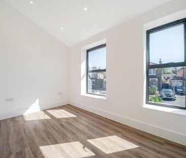 4 bedroom semi-detached house to rent - Photo 4