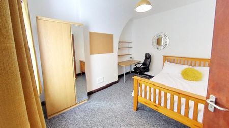 1 bedroom in a house share to rent - Photo 4