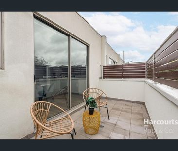 Stylish, Low-Maintenance Home with Unbeatable Convenience - Photo 4