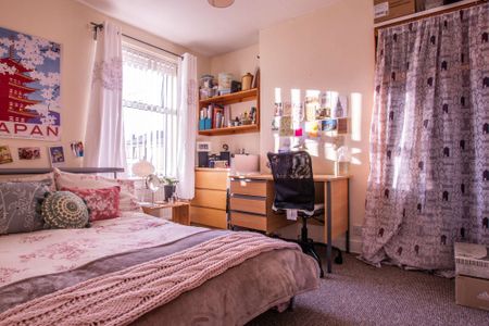 Homely 3 bed on Rhymney Street - Photo 3