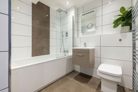 To Let 2 Bedroom Flat - Photo 4