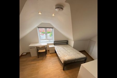 4 Bed Flat, Melton Crescent, BS7 - Photo 2